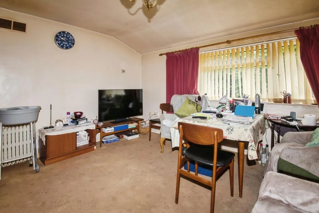2 bed Ground Flat