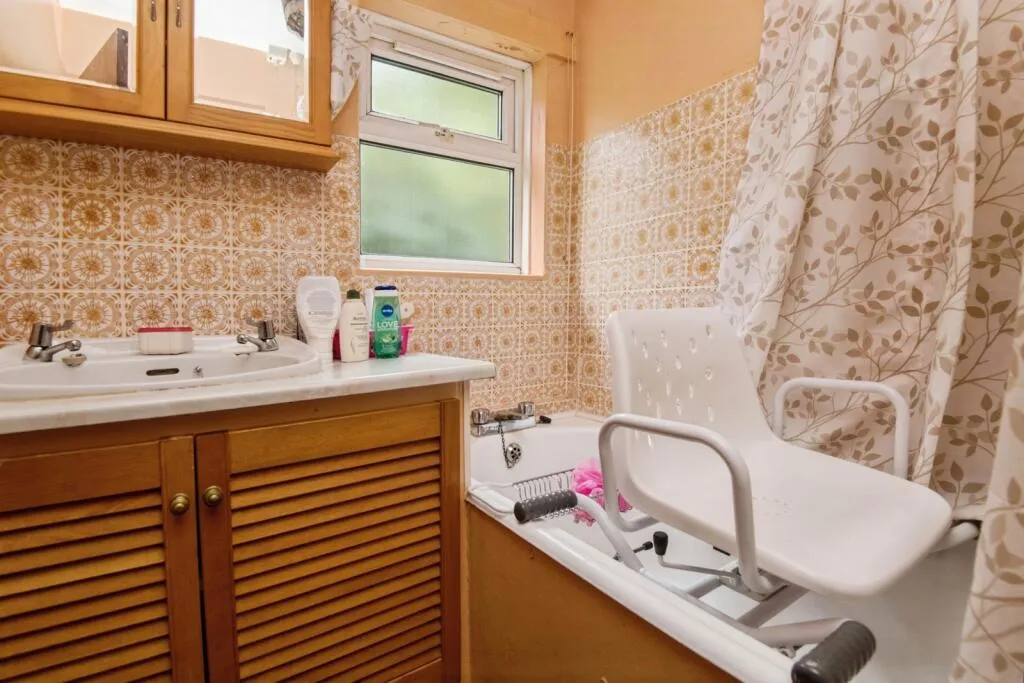 2 bed Ground Flat