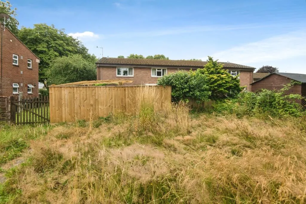 2 bed Ground Flat