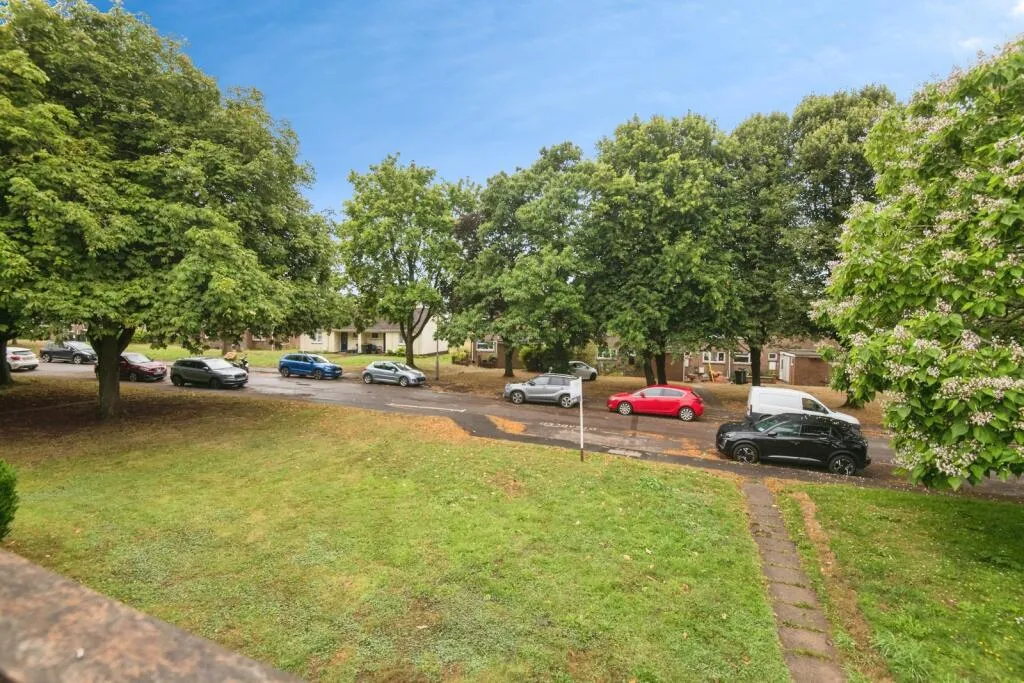 2 bed Ground Flat