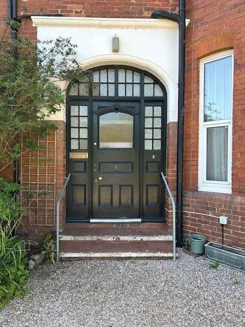 2 bed Character Property