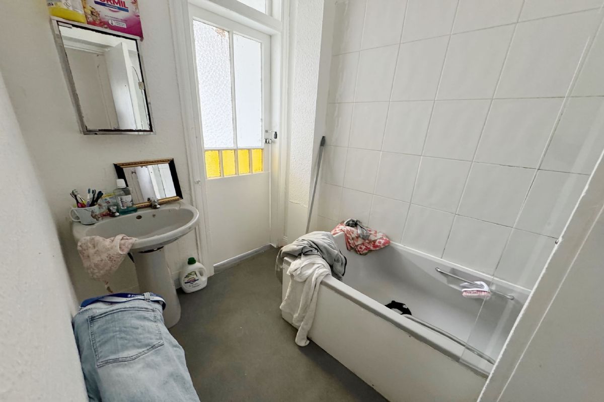 1 Bedroom   Flat