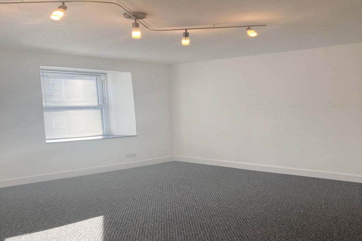 1 Bedroom   Flat