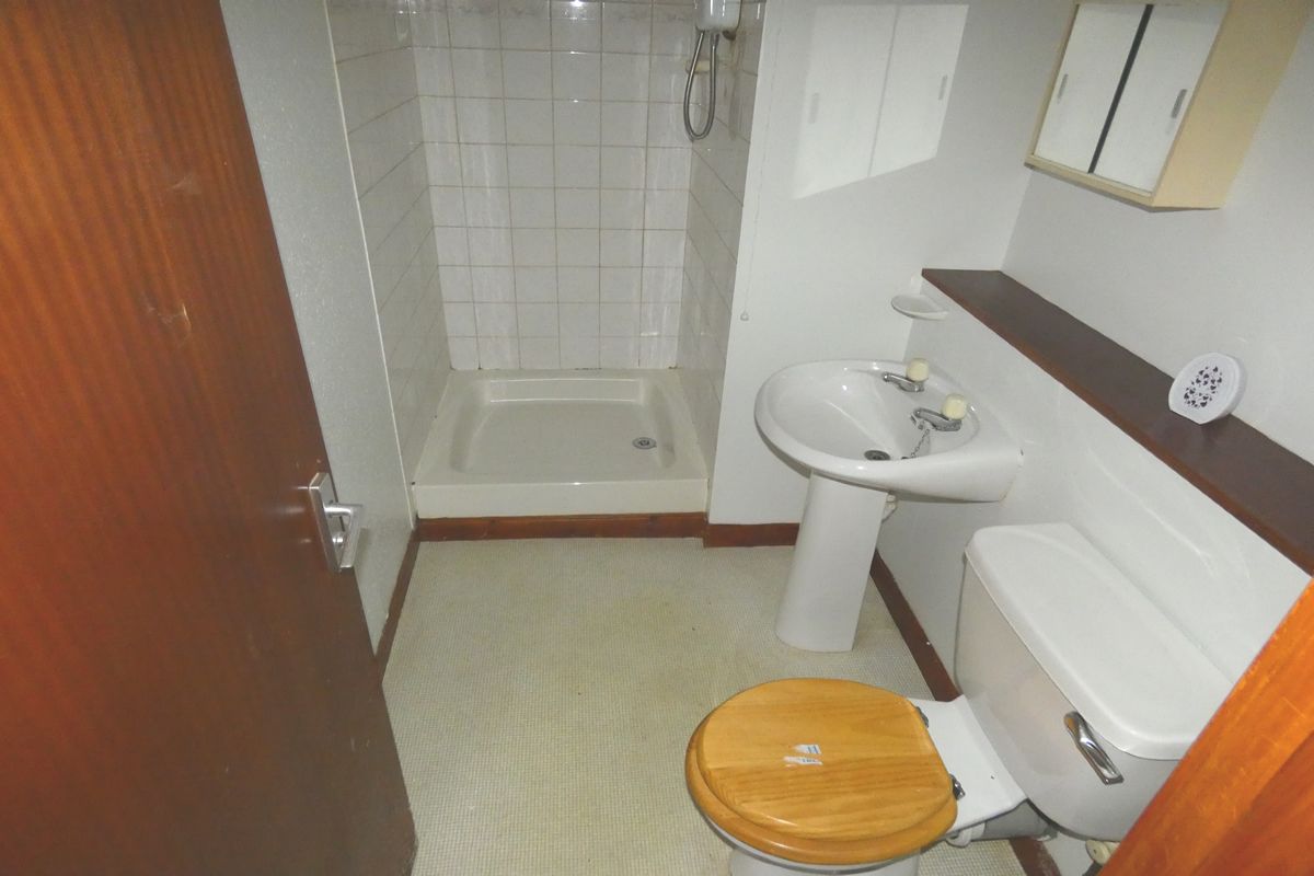 1 Bedroom   Flat