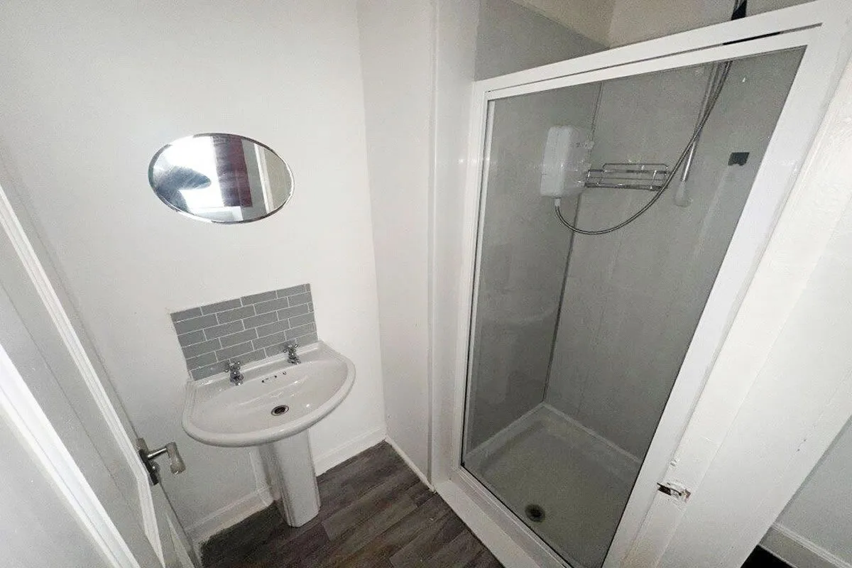 1 Bedroom   Flat