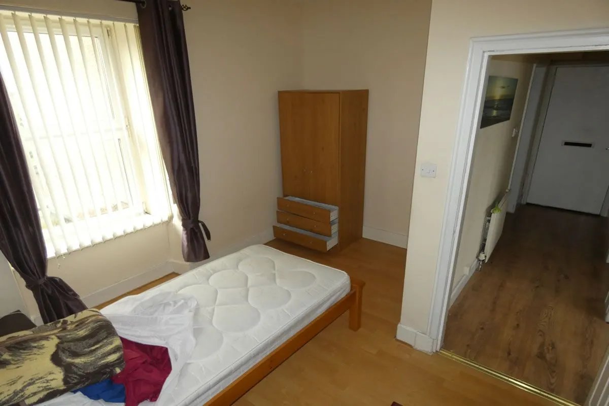 1 Bedroom   Flat