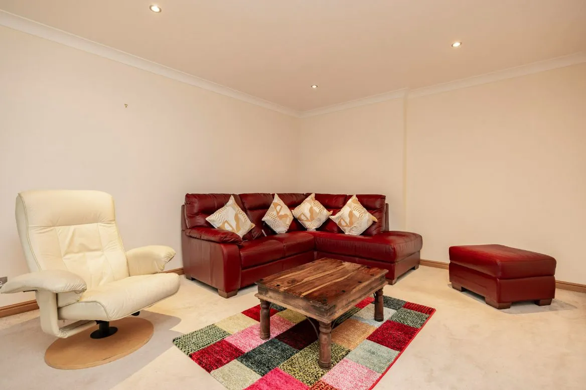 2 Bedroom   Flat