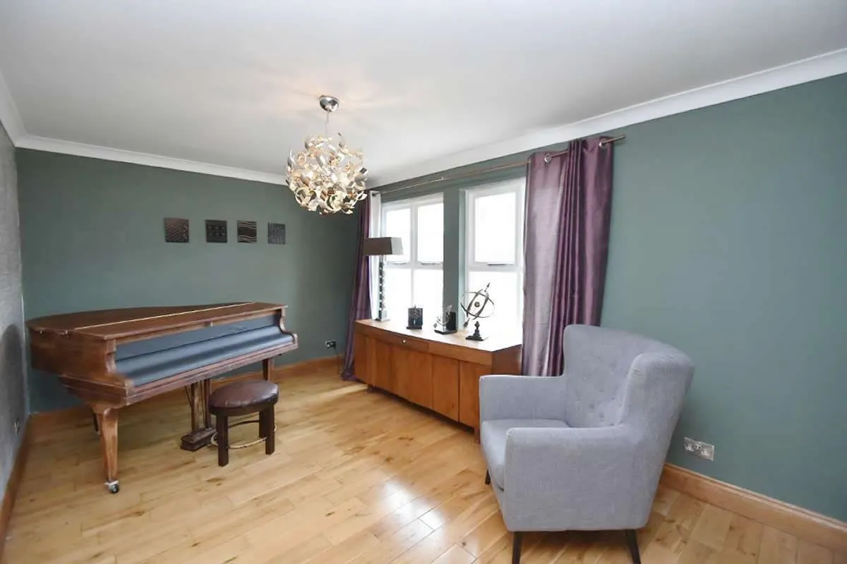 5 Bedroom   House
