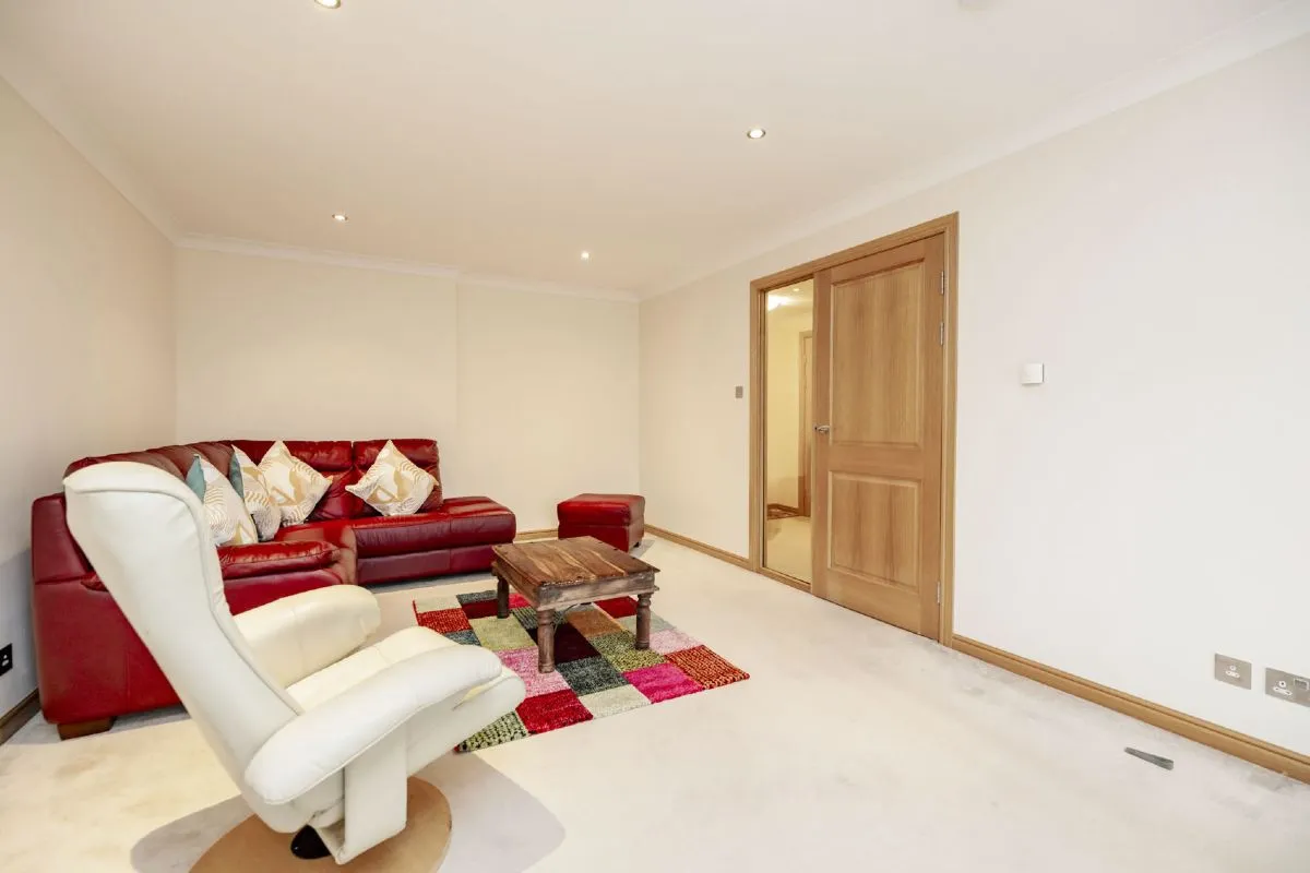2 Bedroom   Flat