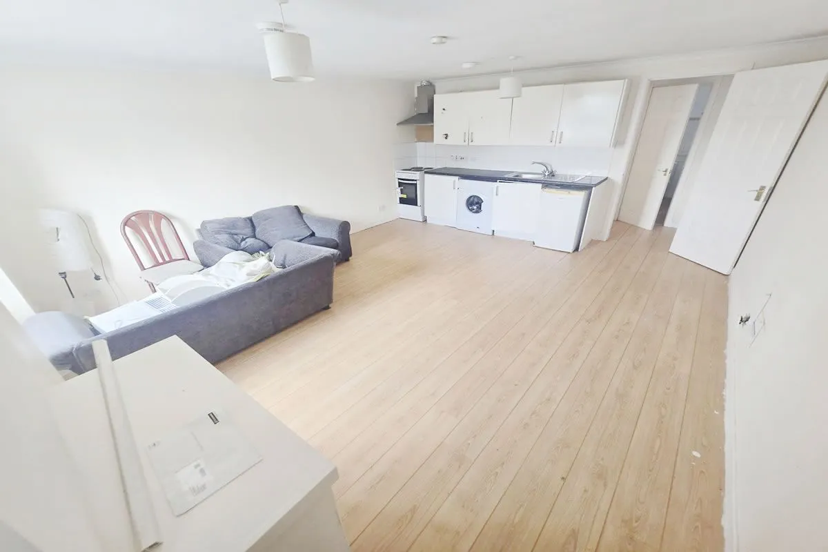 1 Bedroom   Flat