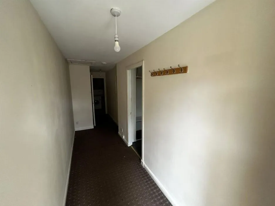 1 Bedroom   Flat