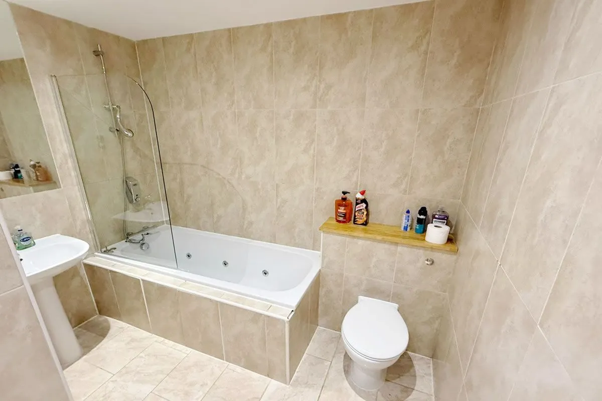 1 Bedroom   Flat