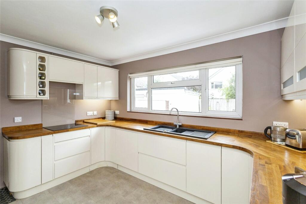 4 bed Detached