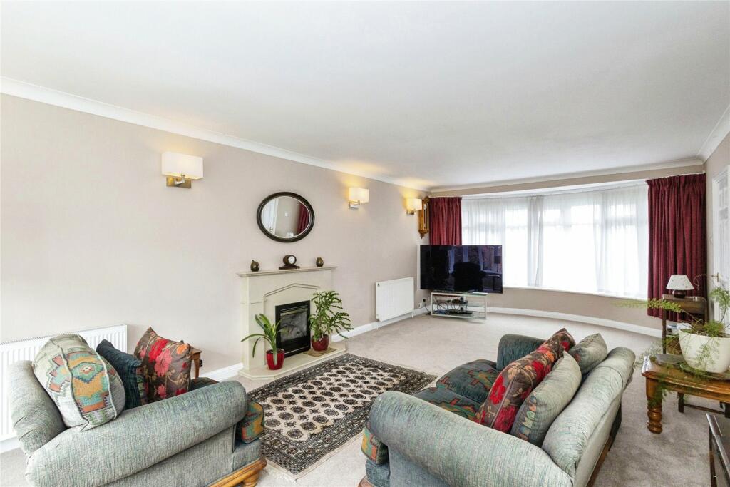 4 bed Detached