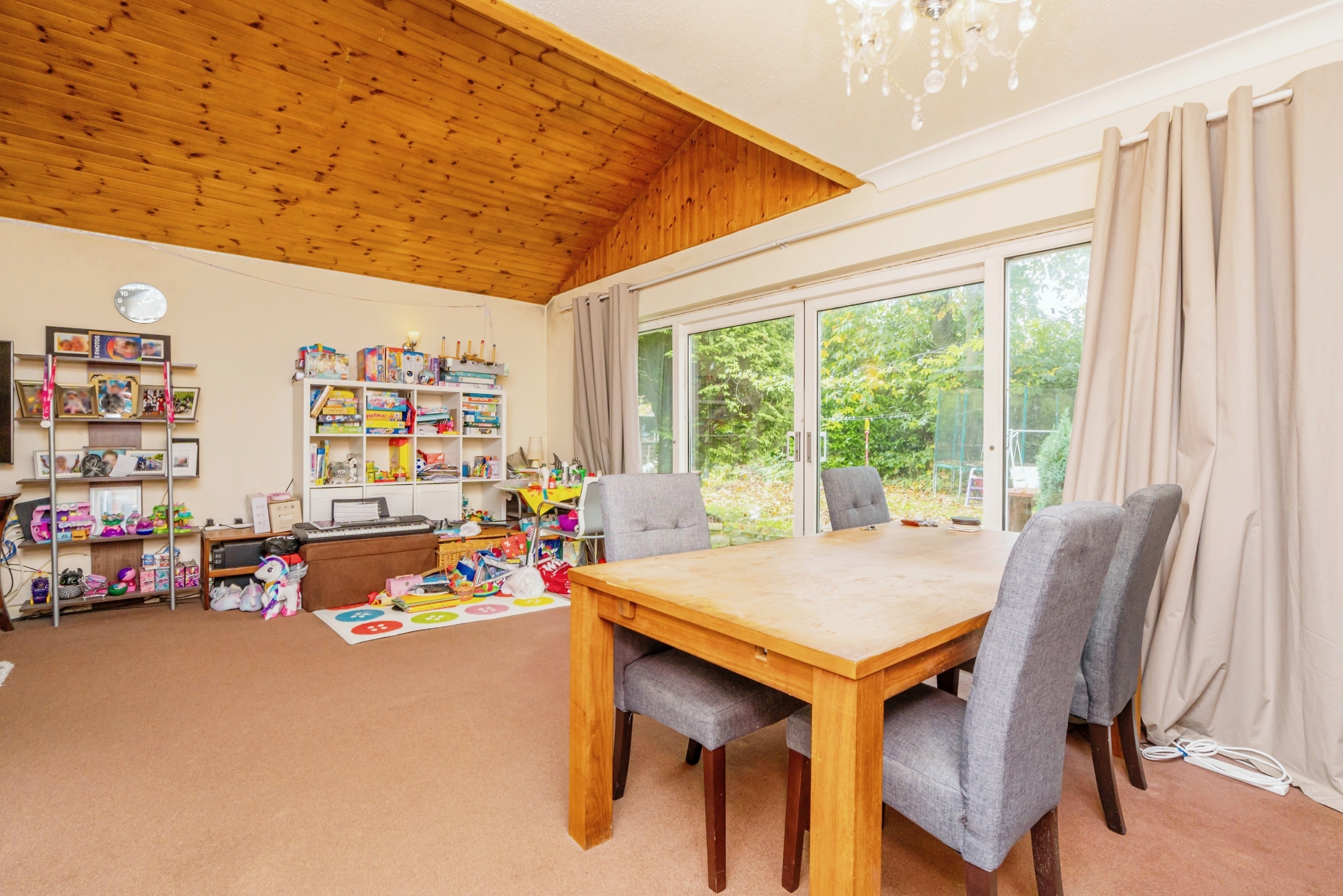 5 bed Detached
