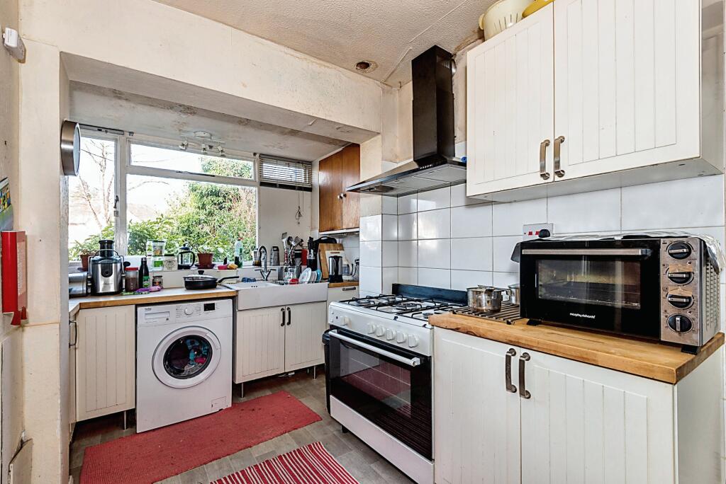 5 bed Detached