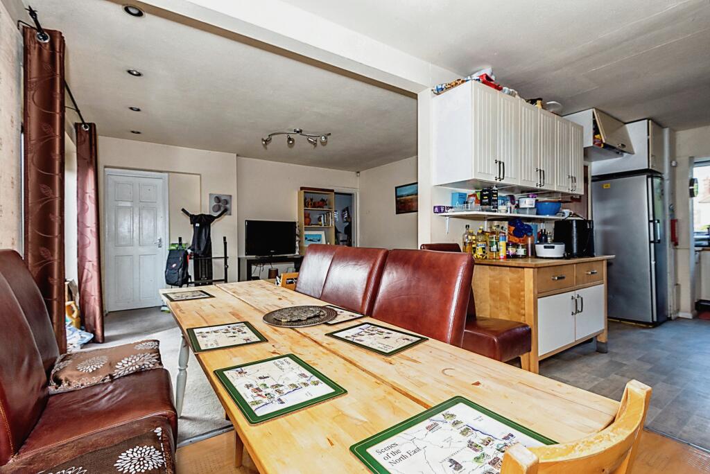 5 bed Detached