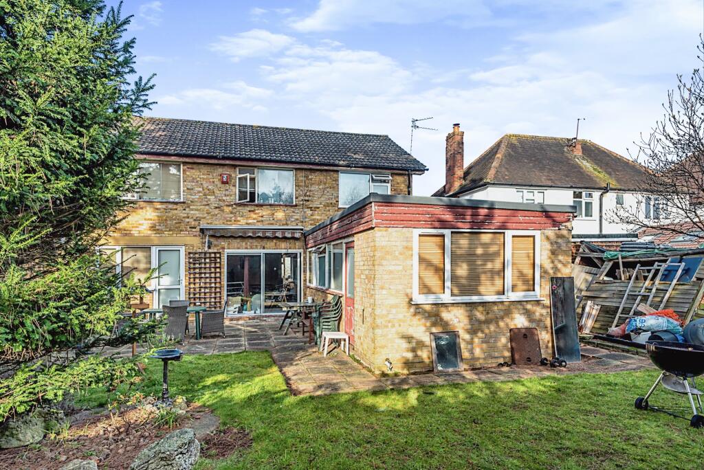 5 bed Detached
