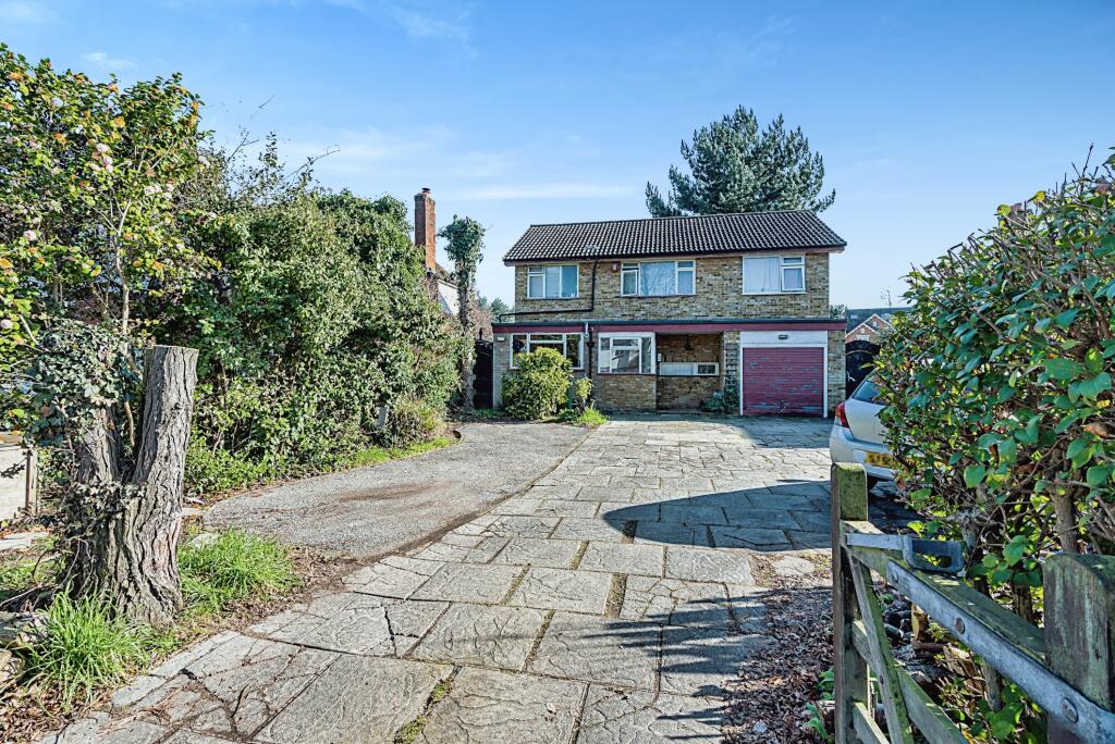 5 bed Detached
