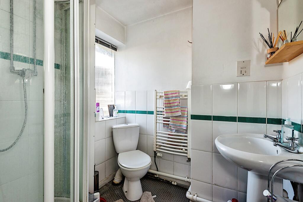 5 bed Detached