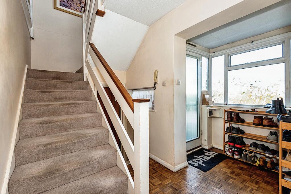 5 bed Detached