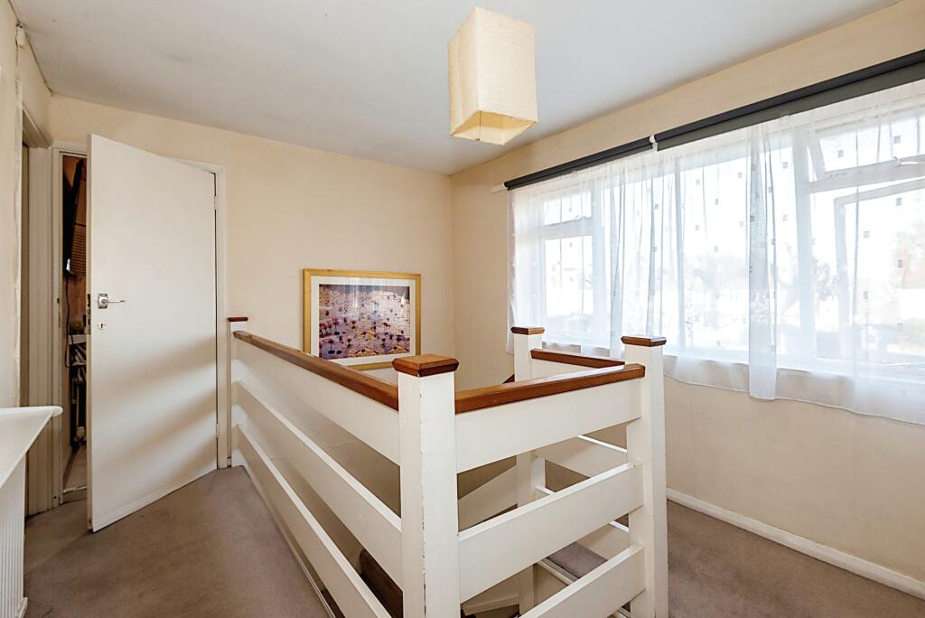 5 bed Detached