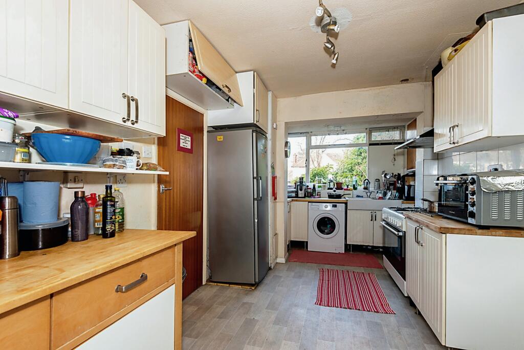 5 bed Detached
