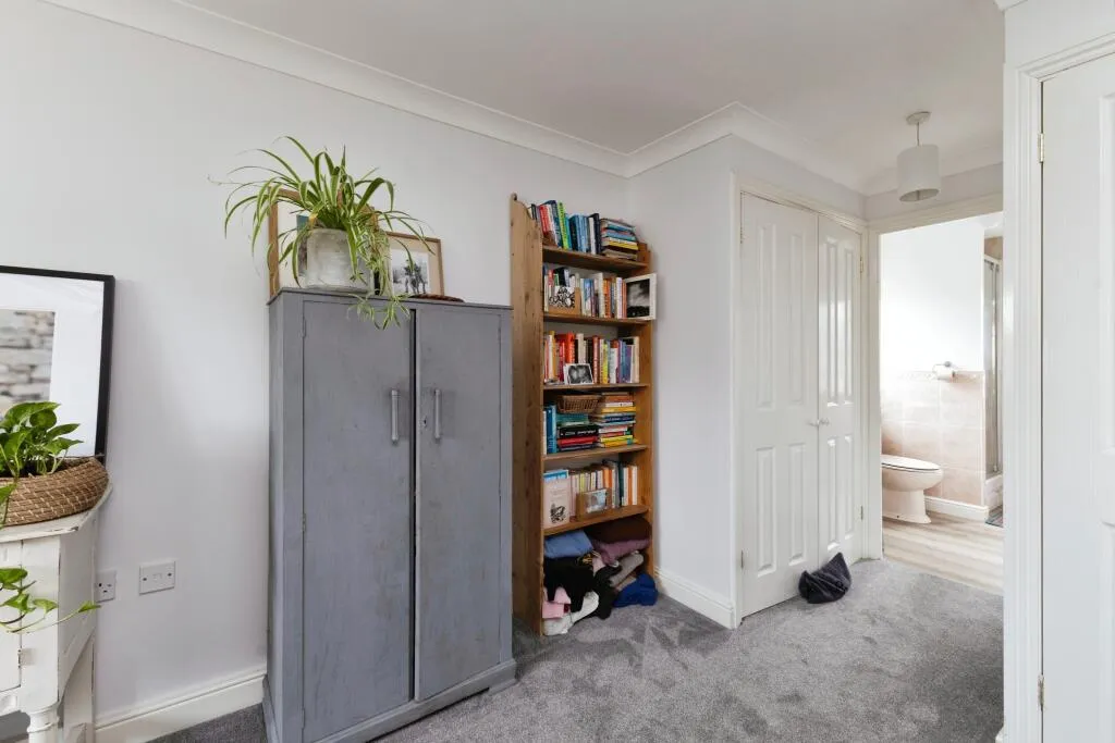 4 bed Detached