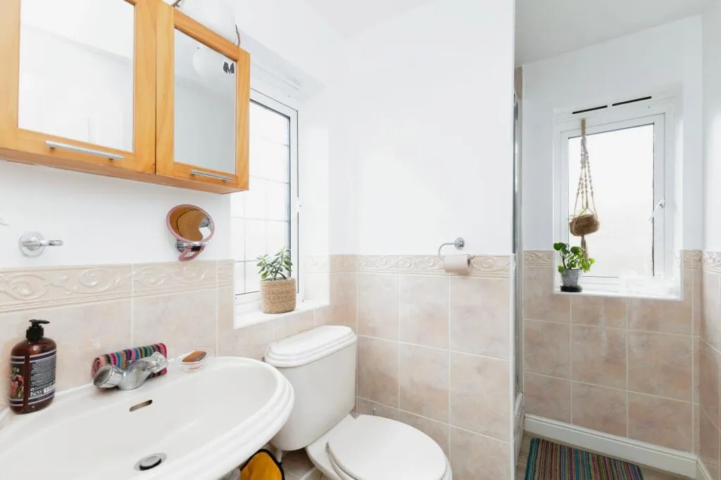 4 bed Detached