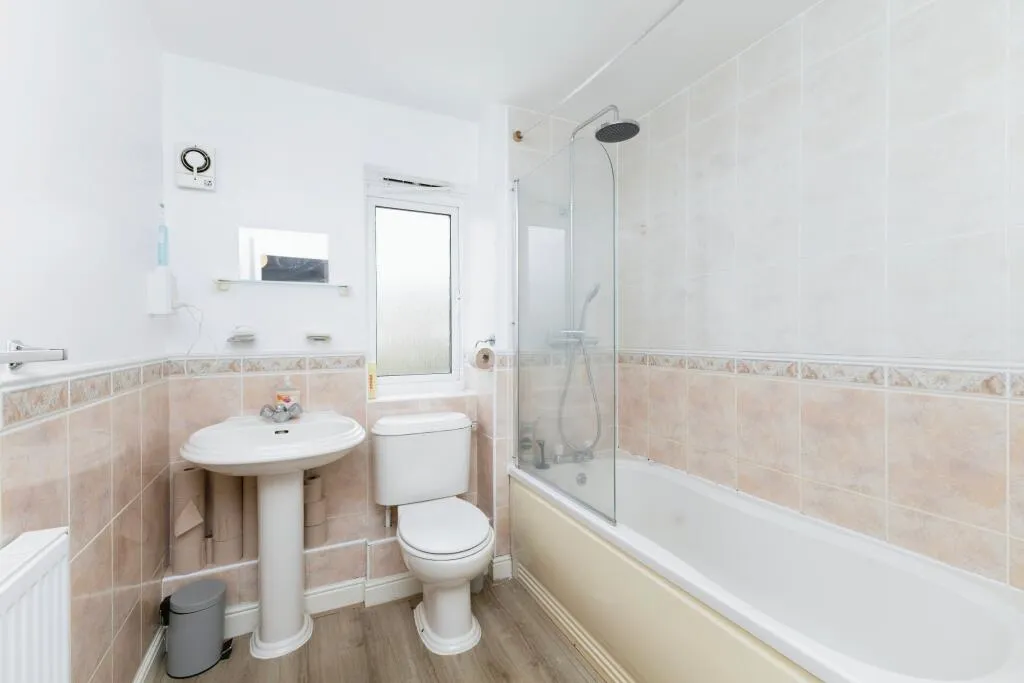 4 bed Detached