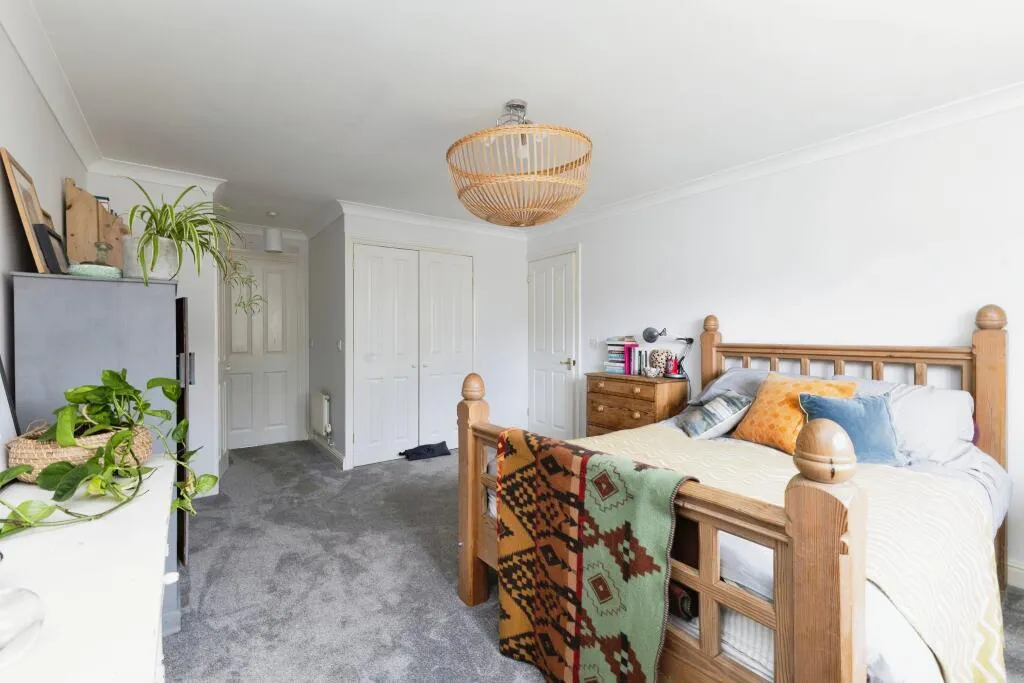 4 bed Detached
