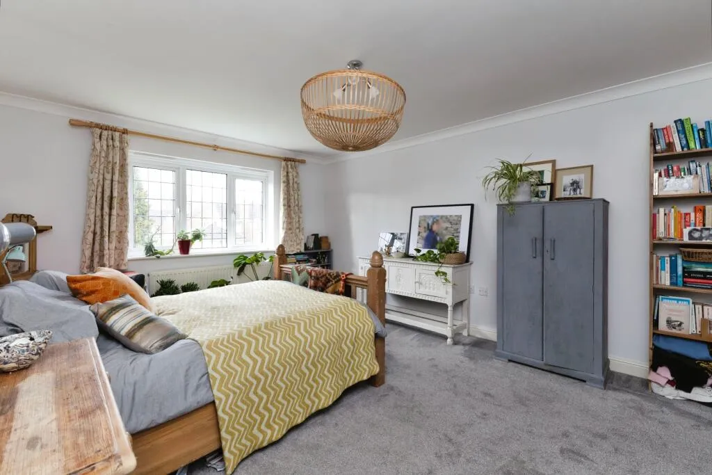 4 bed Detached