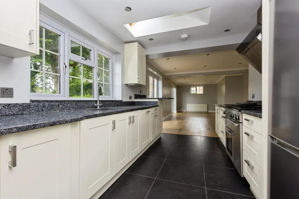 5 bed Detached