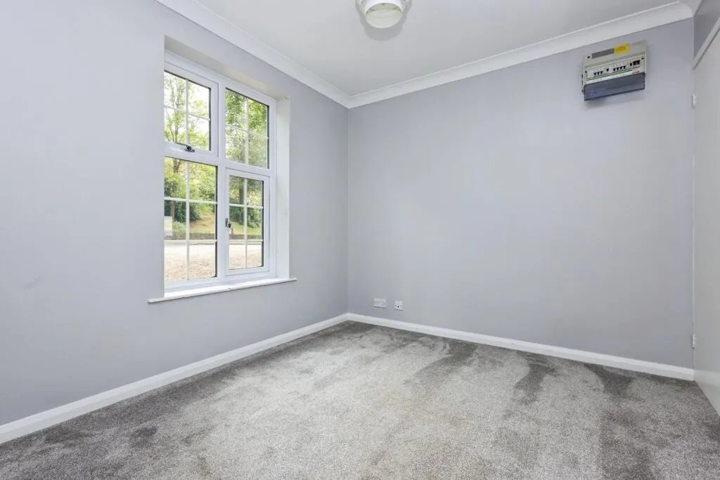 5 bed Detached