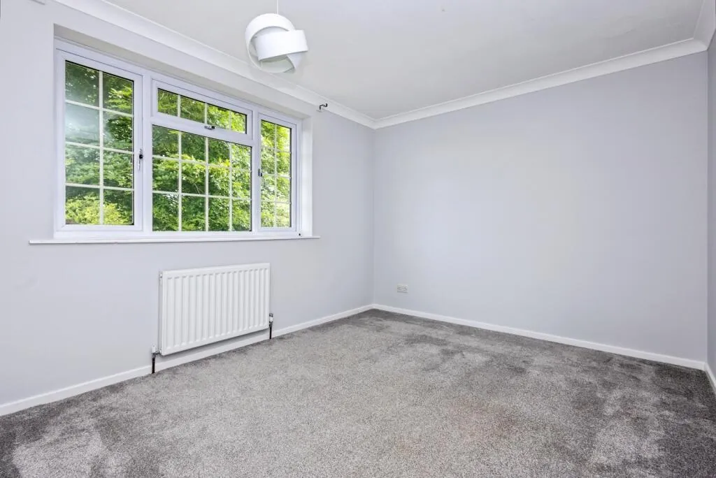 5 bed Detached