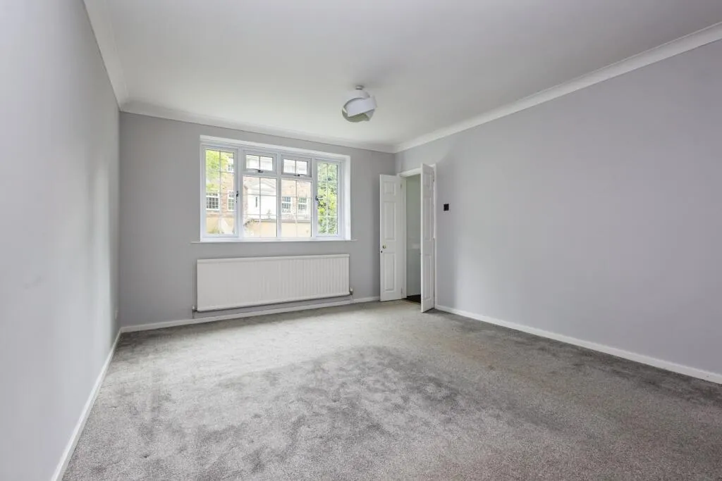 5 bed Detached
