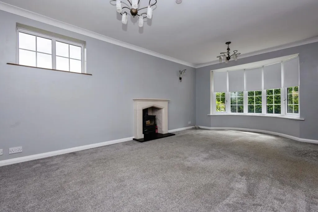 5 bed Detached
