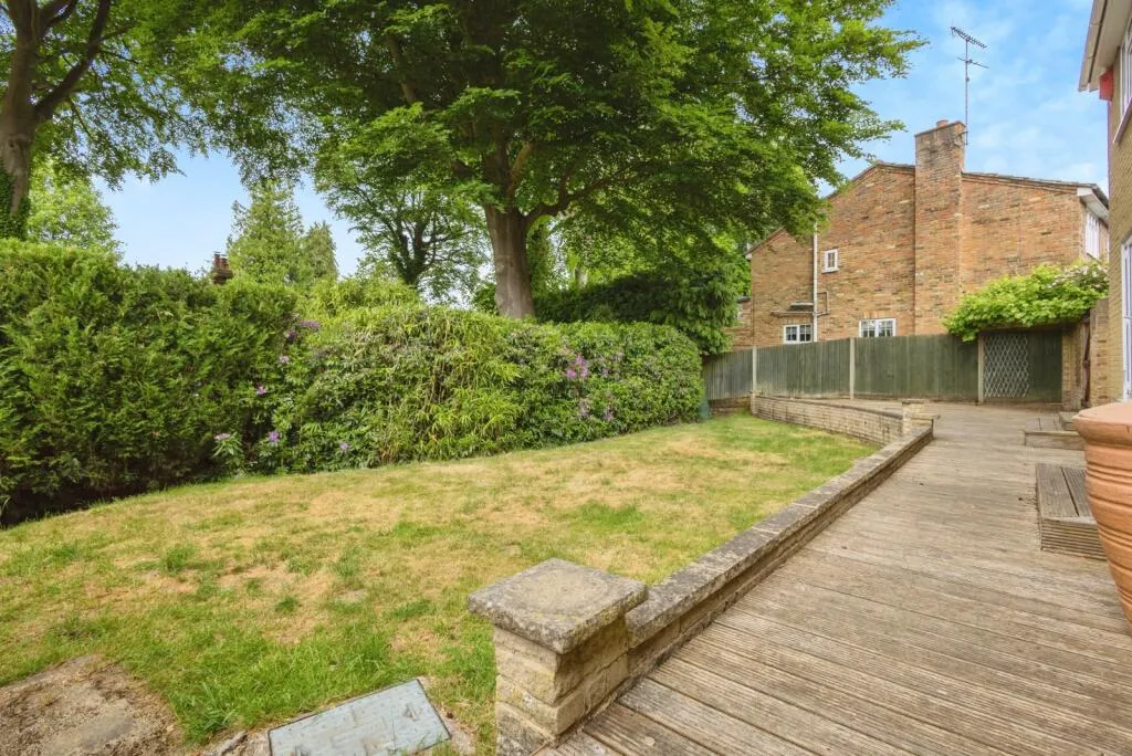 5 bed Detached