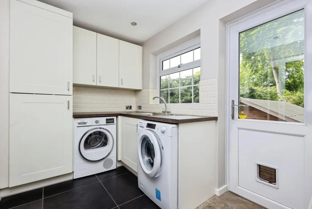 5 bed Detached