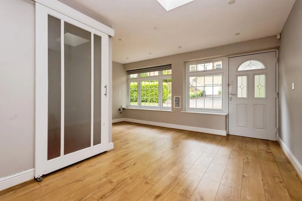5 bed Detached