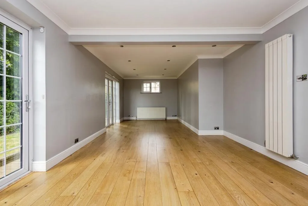 5 bed Detached