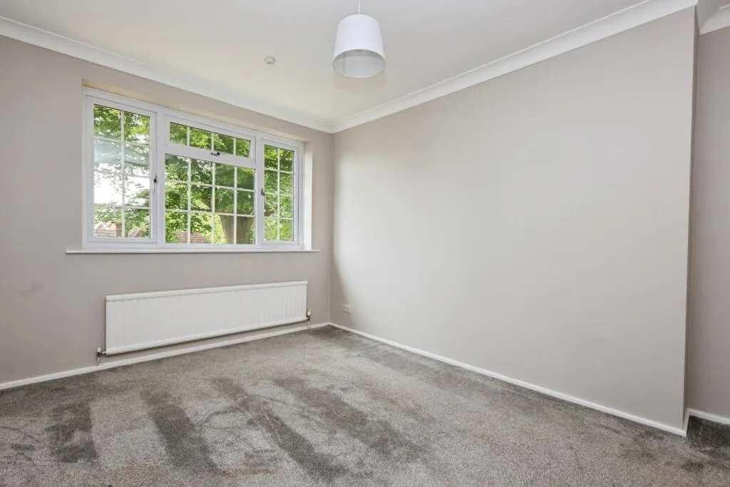 5 bed Detached