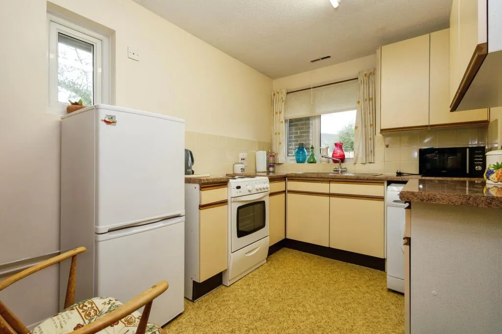 2 bed Semi-Detached Bungalow