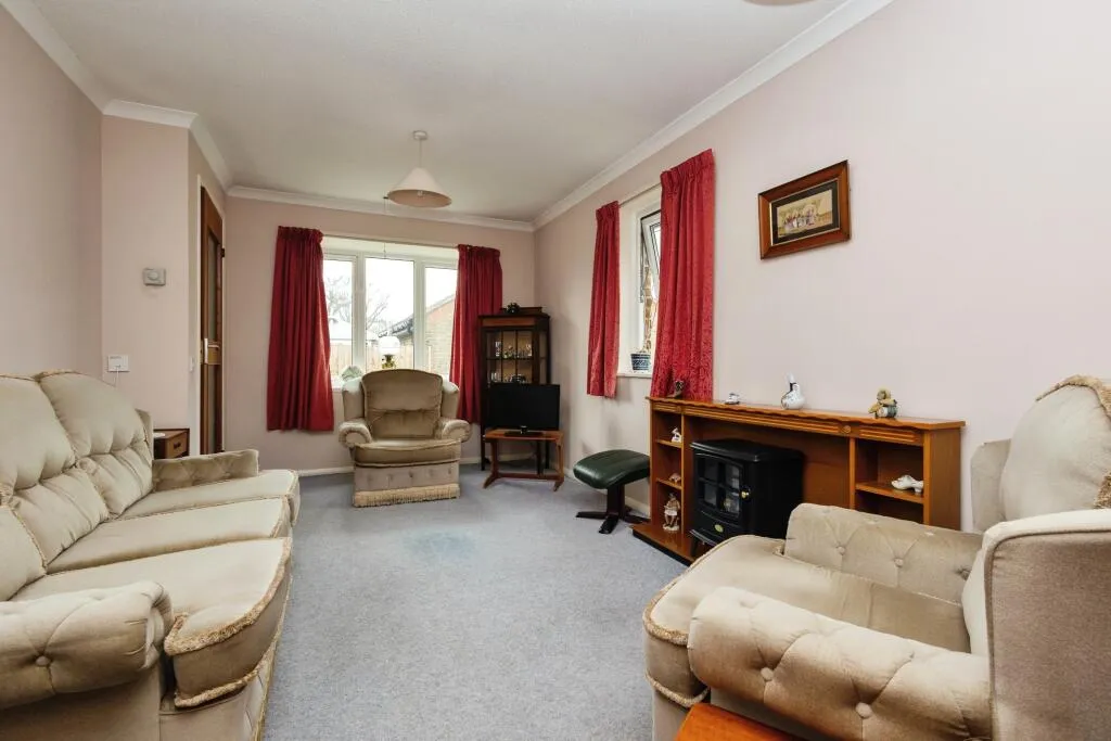 2 bed Semi-Detached Bungalow