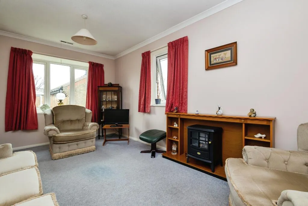 2 bed Semi-Detached Bungalow