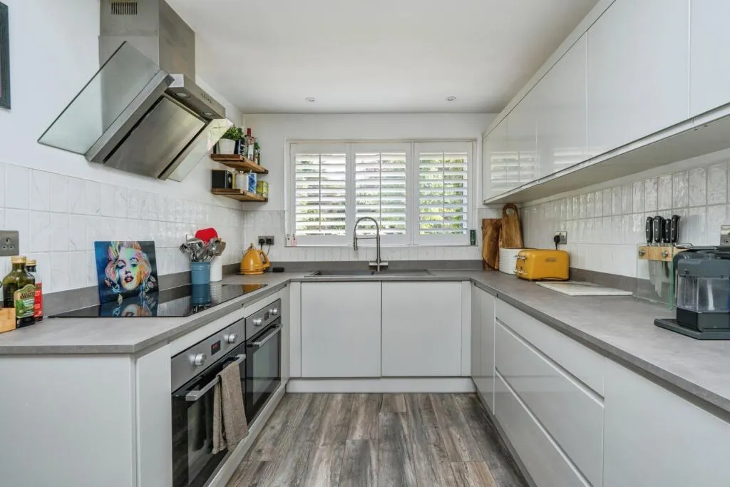 5 bed Detached Bungalow