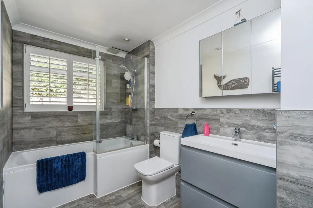 5 bed Detached Bungalow