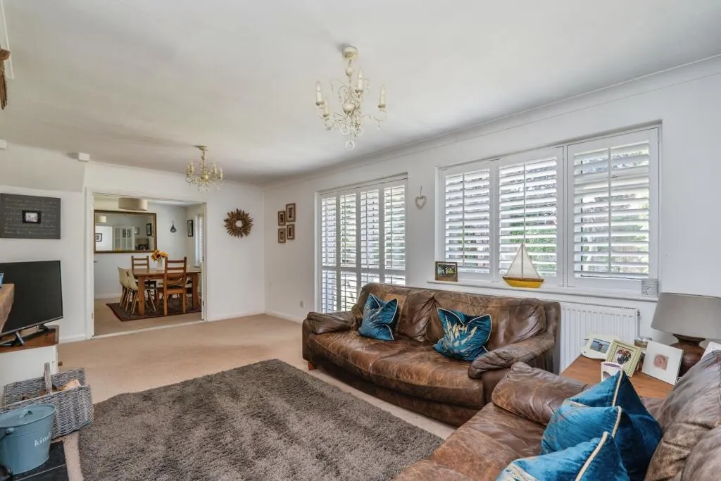 5 bed Detached Bungalow