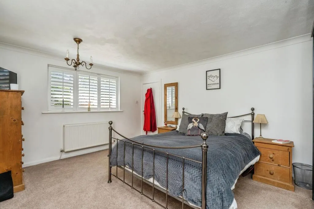 5 bed Detached Bungalow