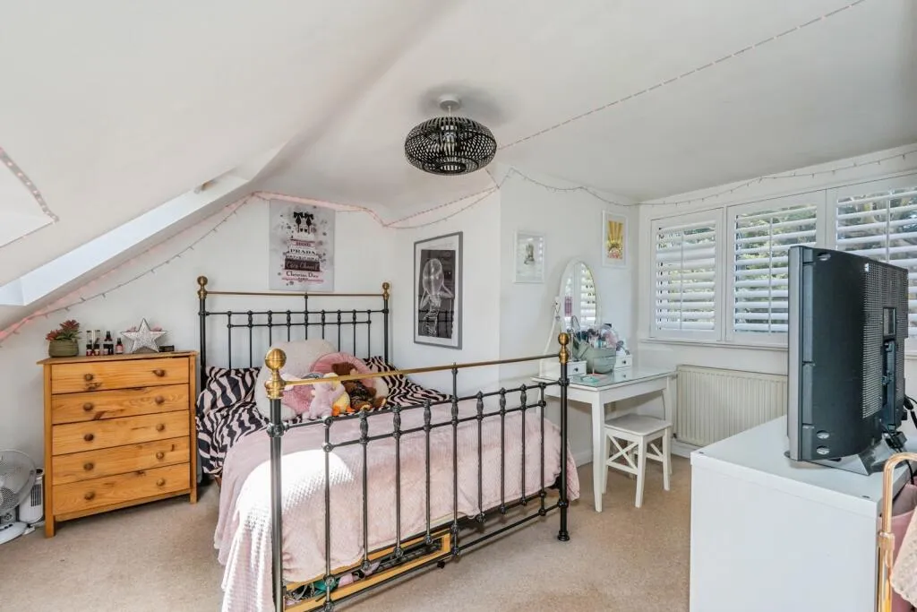 5 bed Detached Bungalow